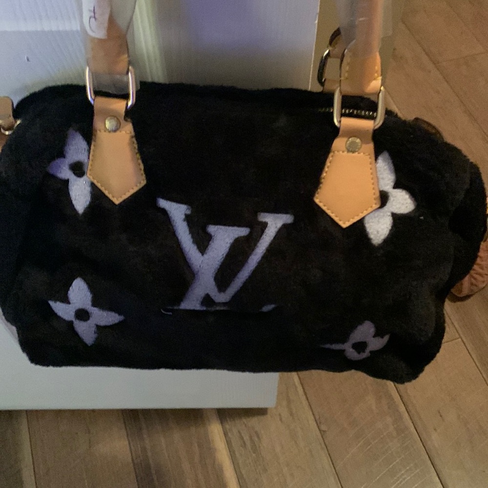 Dupe fuzzy bag